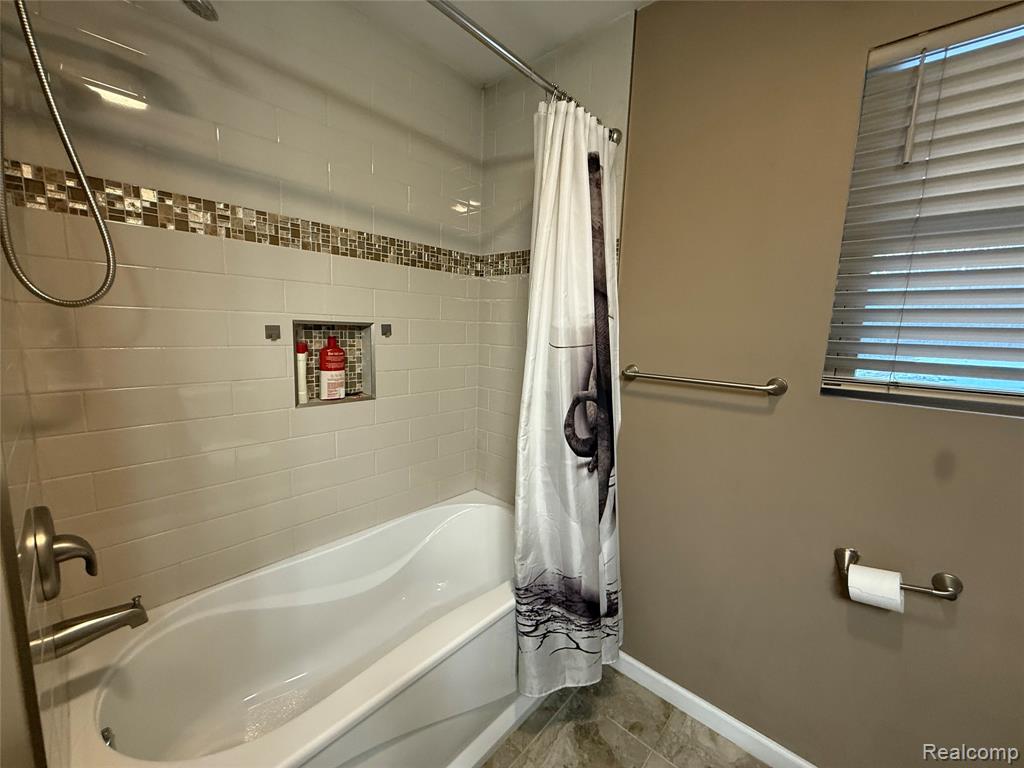 26020 Martinsville Road, Belleville, MI 48111 — Photo 32