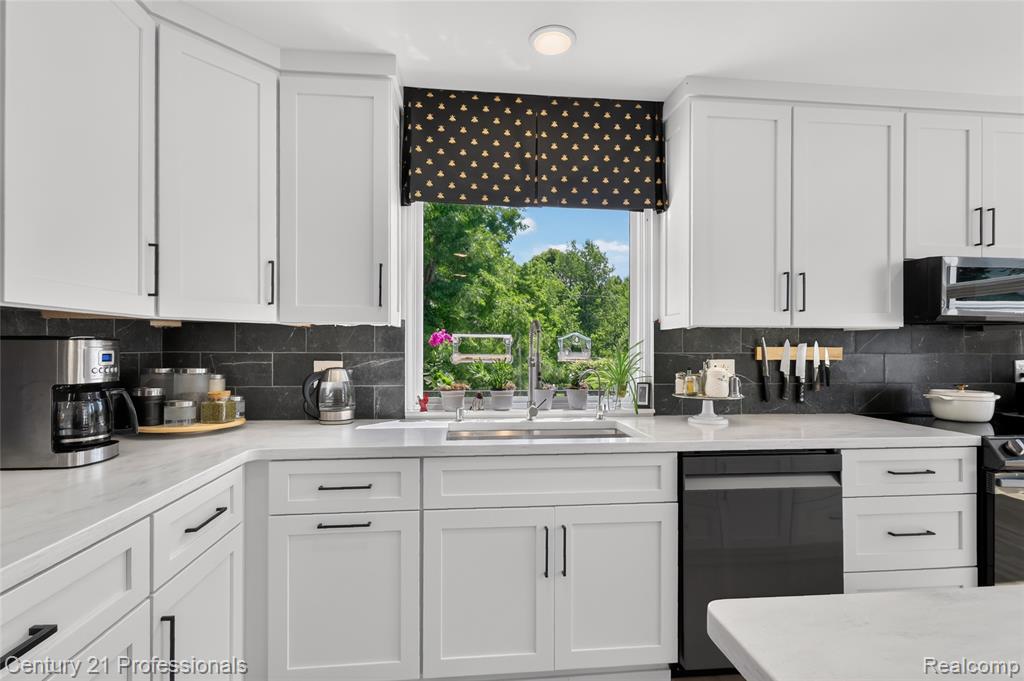 5255 Oak Hill Trail N, Commerce Twp, MI 48382 — Photo 19