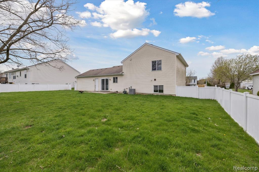 684 HAYSTACK Drive, Linden, MI 48451 — Photo 27