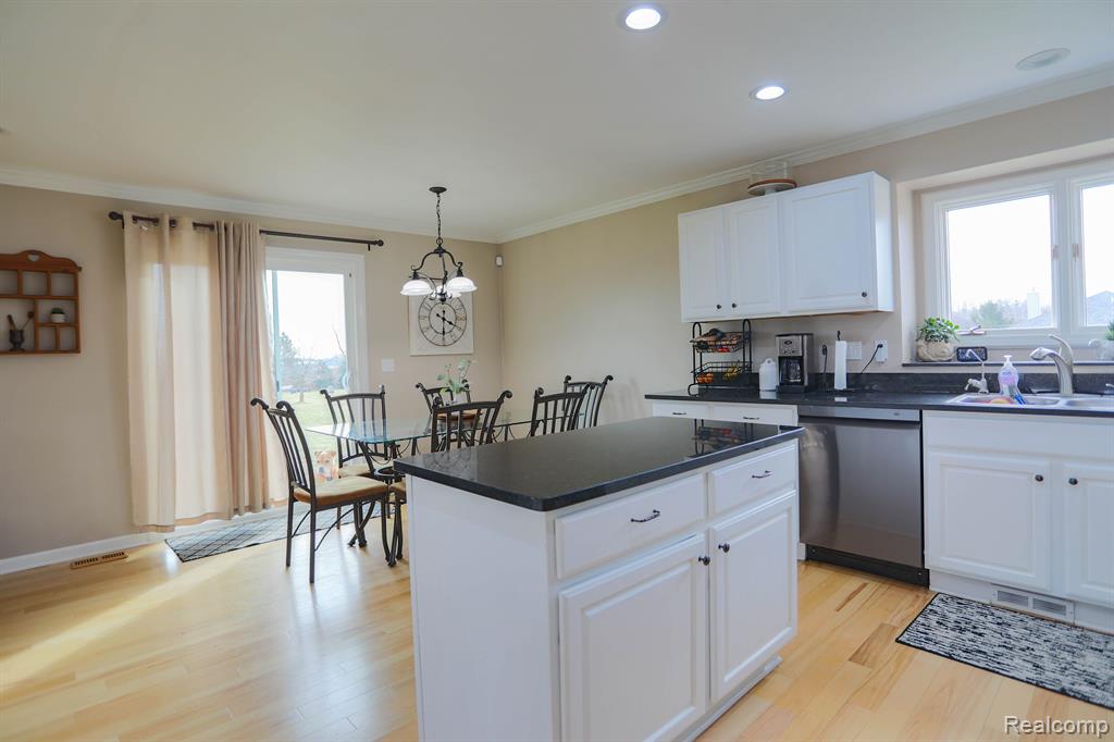 7058 OLDE FARM Trail, Almont, MI 48003 — Photo 25