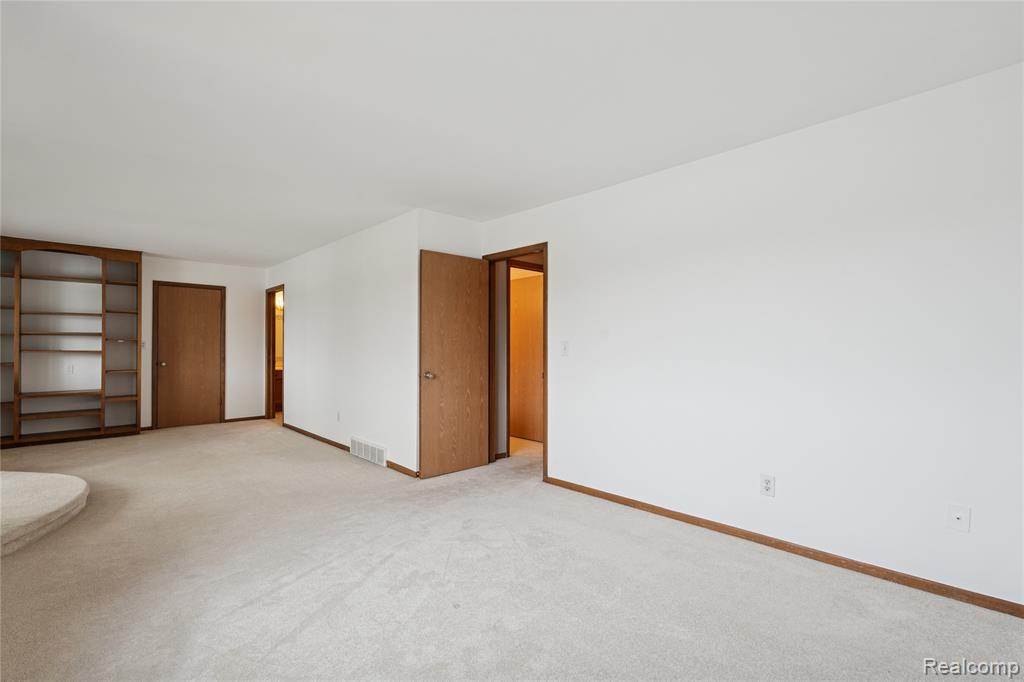 9502 Fenwin Drive, Grand Blanc, MI 48439 — Photo 28