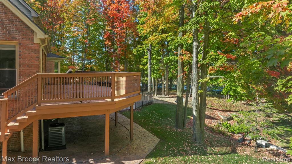 6986 Crosswell Drive, West Bloomfield, MI — Photo 54