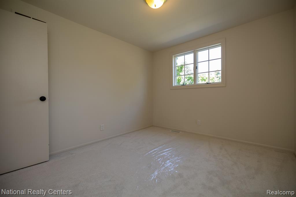 6050 UPPER STRAITS Boulevard, West Bloomfield, MI 48324 — Photo 29
