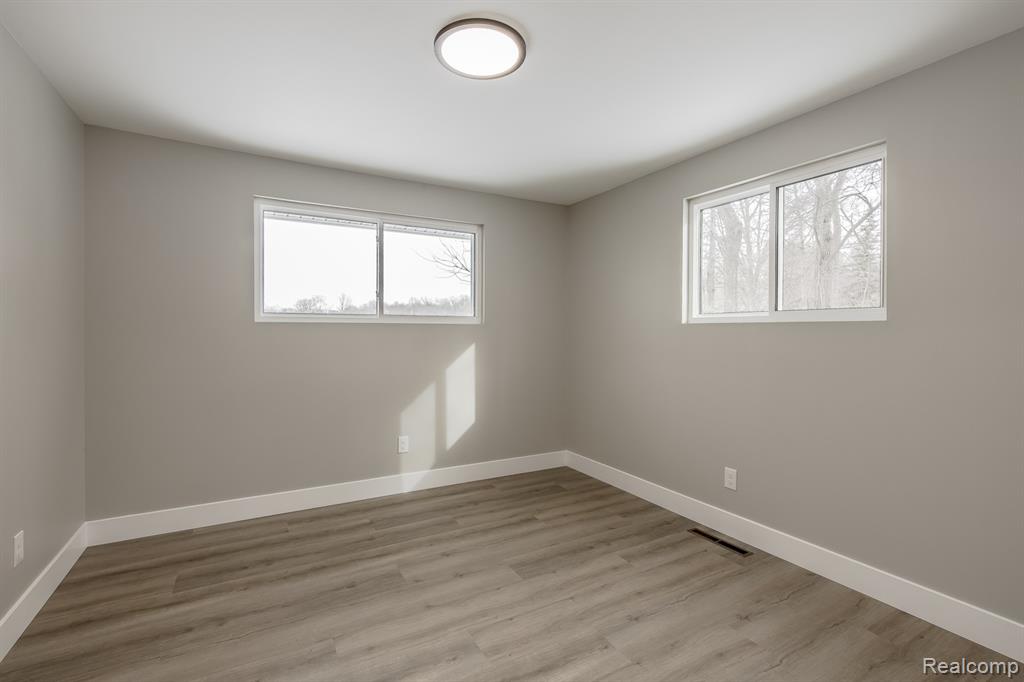 1998 Lakeview Drive, Lapeer, MI 48446 — Photo 21