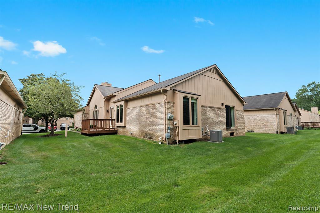 35163 KNOLLWOOD Lane, Farmington Hills, MI 48335 — Photo 5