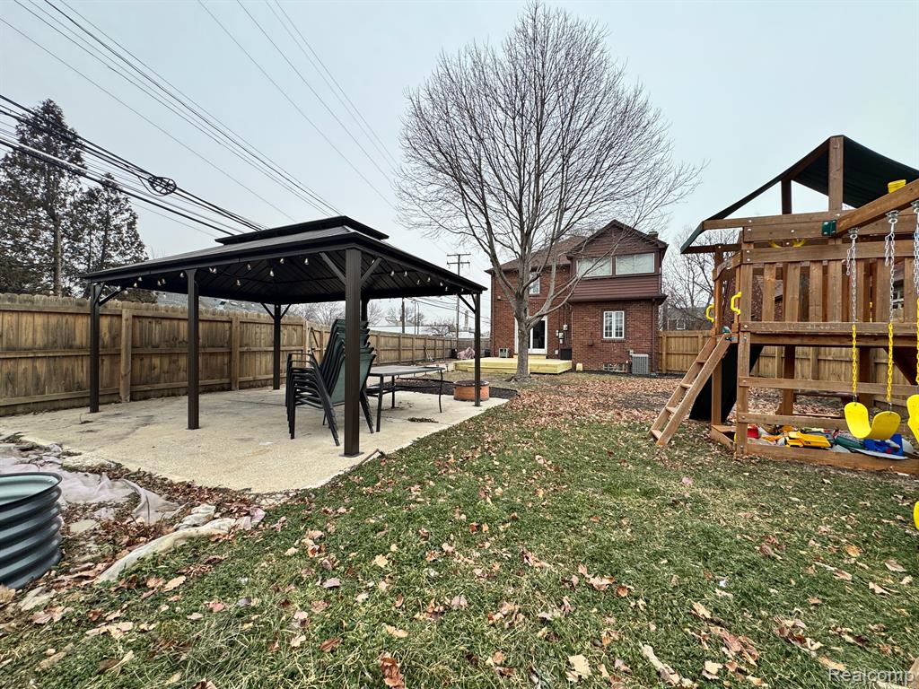 479 CLOVERLY Road, Grosse Pointe Farms, MI 48236 — Photo 28