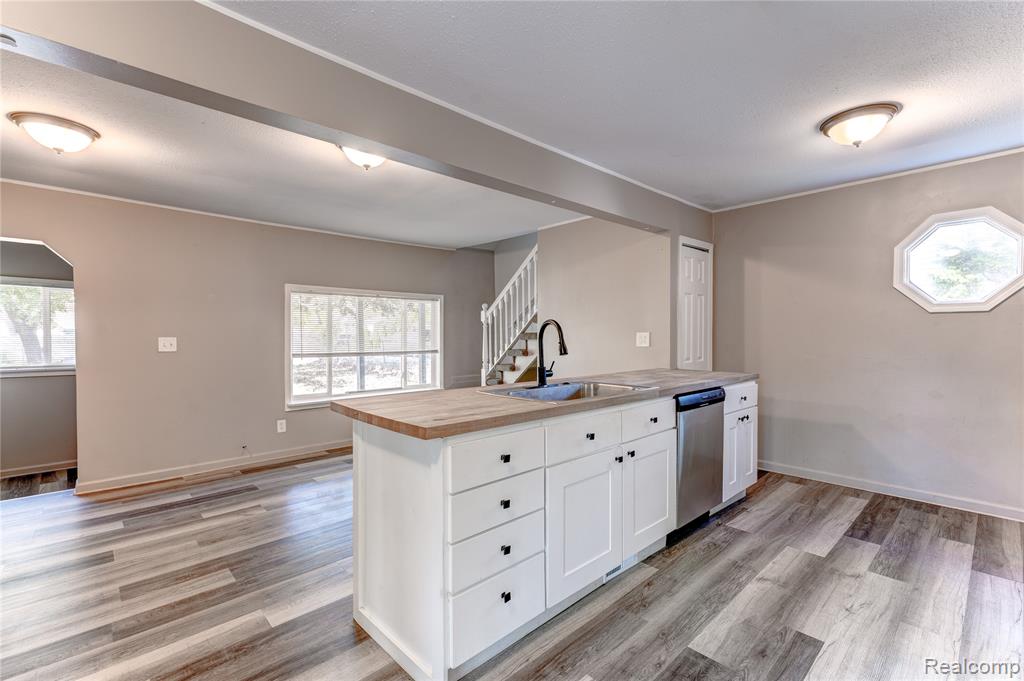 99 Calvert Avenue, Waterford, MI 48328 — Photo 6