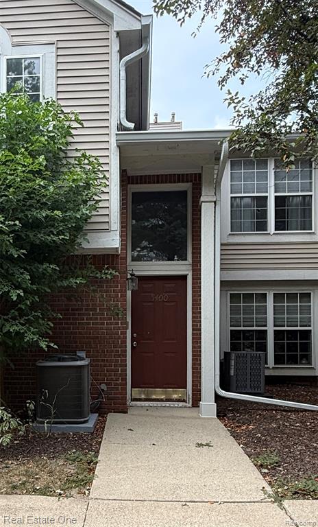 5400 Pine Aires Drive, Sterling Heights, MI 48314