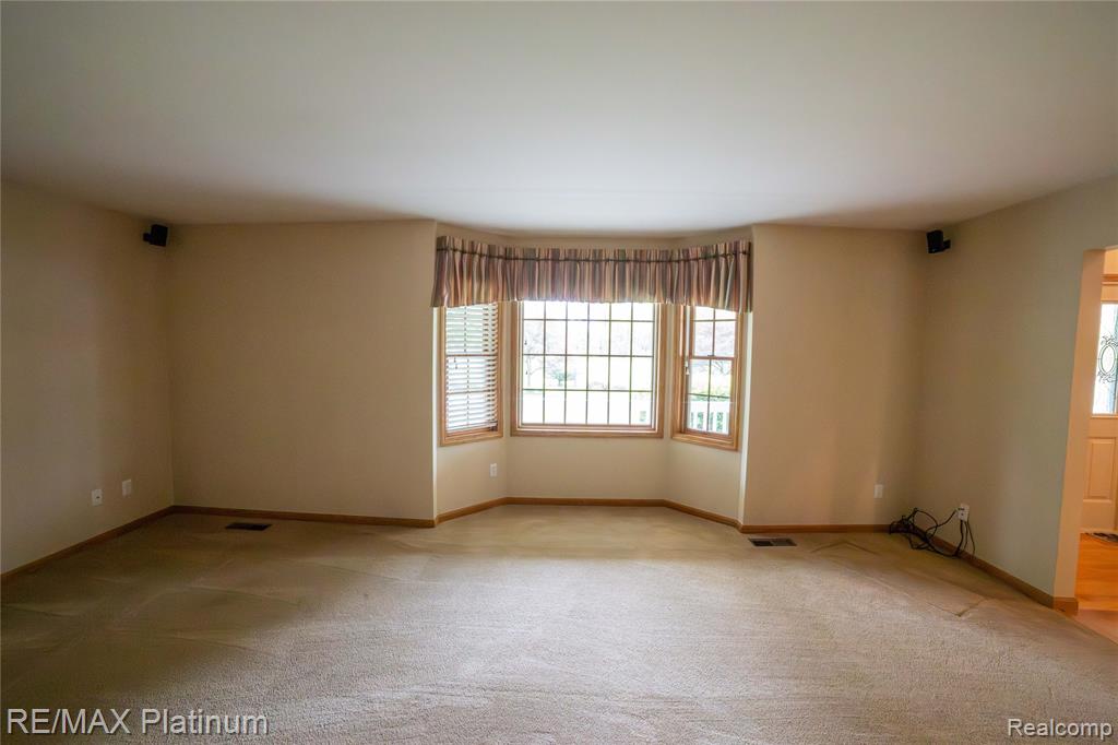 12987 Holtforth Road, Fenton, MI 48430 — Photo 8