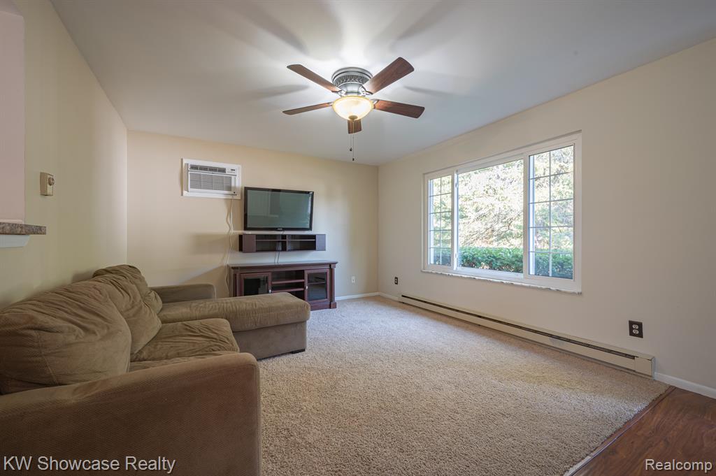 8621 OAKSIDE Avenue, Commerce Twp, MI 48382 — Photo 24