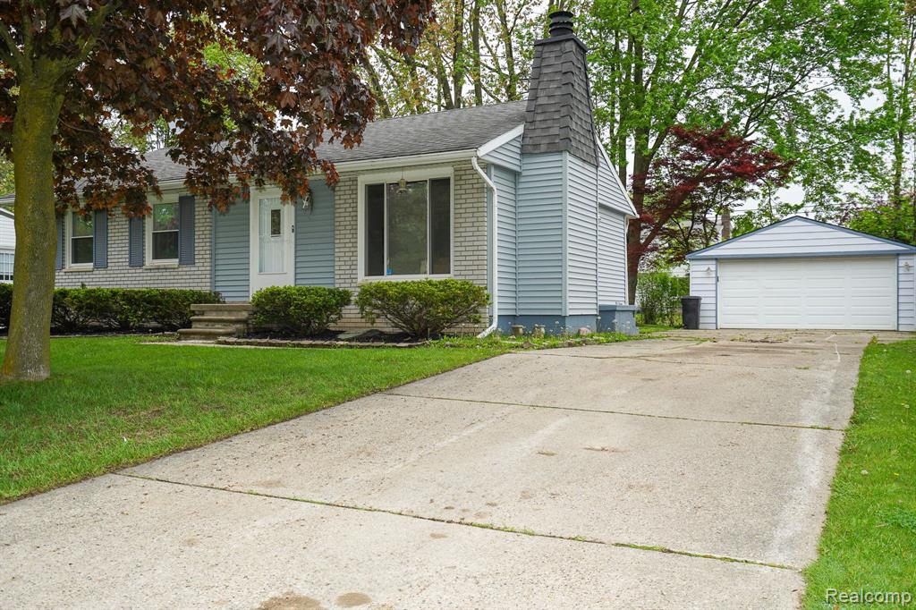 598 COVINGTON Street, South Lyon, MI 48178 — Photo 4