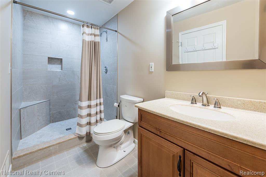 5451 Wentworth Drive, Commerce Twp, MI 48382 — Photo 41