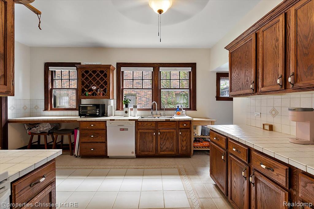 3417 Seminole Street, Detroit, MI, 48214