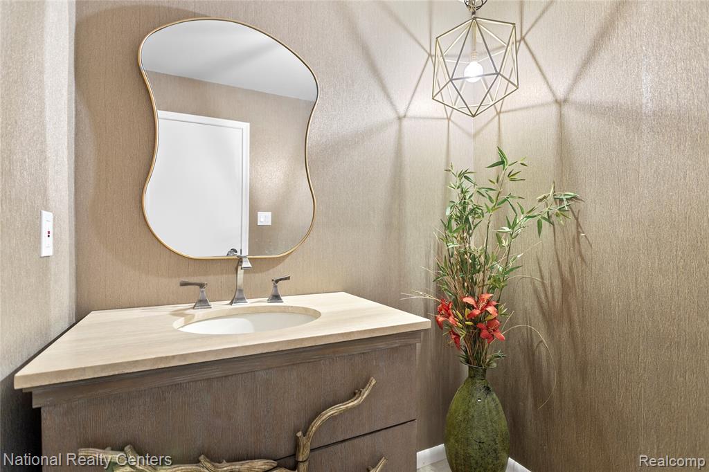 7103 Pebble Park Drive, West Bloomfield, MI — Photo 11