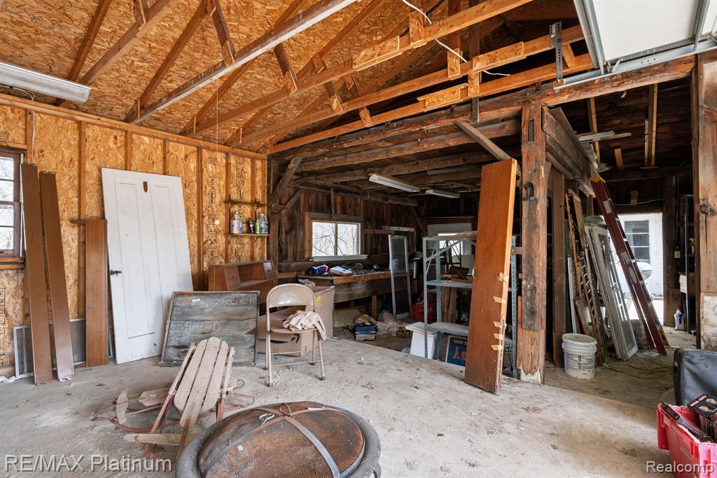 565 SLEAFORD Road, Howell, MI 48843 — Photo 32