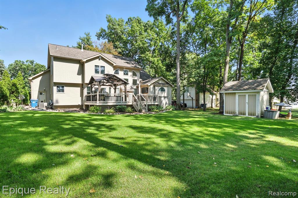 9446 Fair Oaks Drive, Goodrich Vlg, MI — Photo 5