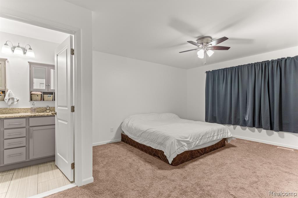 8123 N HUBBARD Road, Westland, MI — Photo 17