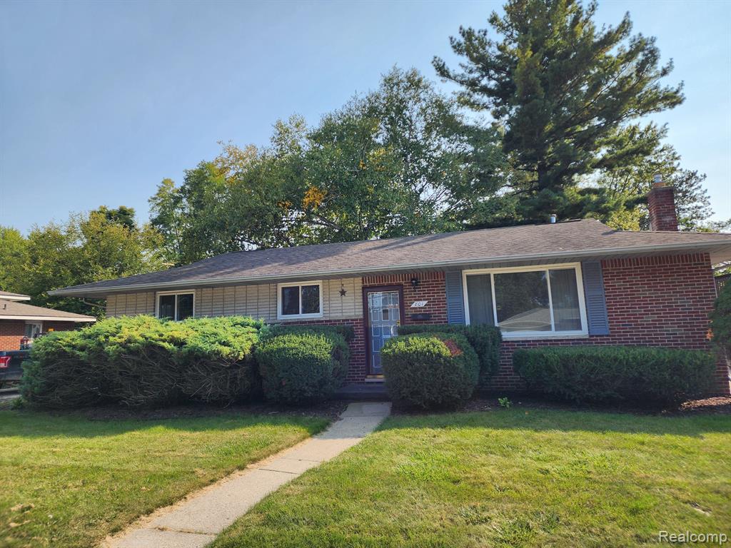 801 WORCHESTER Drive, Fenton, MI 48430 — Photo 2