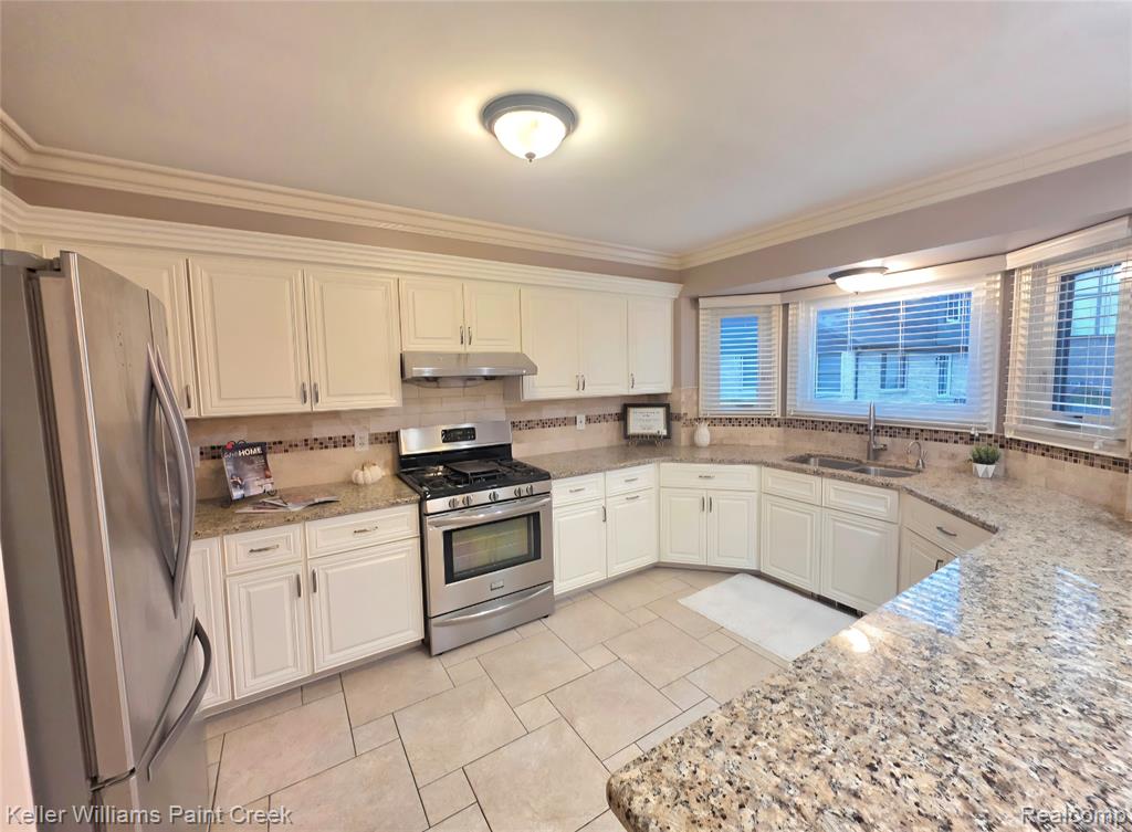 52921 Sawmill Creek Drive, Macomb, MI 48042 — Photo 8