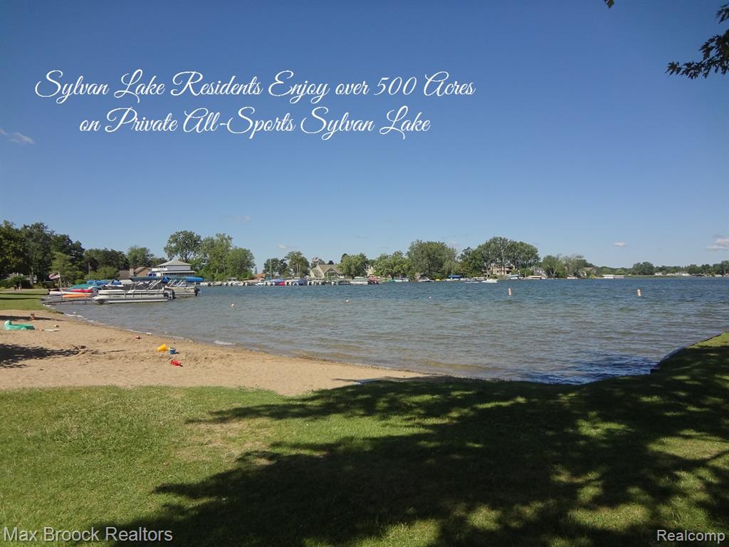 2419 Avondale Street W, Sylvan Lake, MI 48320 — Photo 38