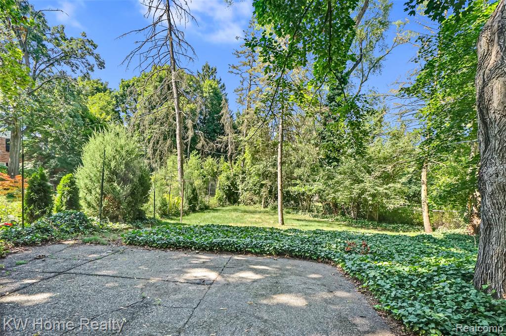 27943 Sunset Boulevard W, Lathrup Village, MI 48076 — Photo 38