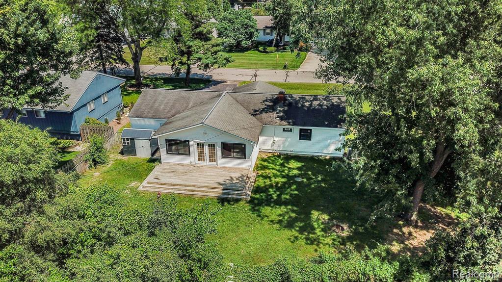 2665 LOS ANGELES Drive, Wolverine Lake, MI 48390 — Photo 25