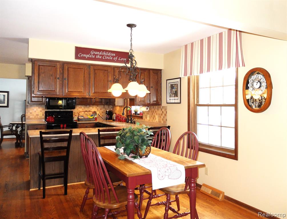 8180 SLEEPY TIME Court, Clarkston, MI 48348 — Photo 14