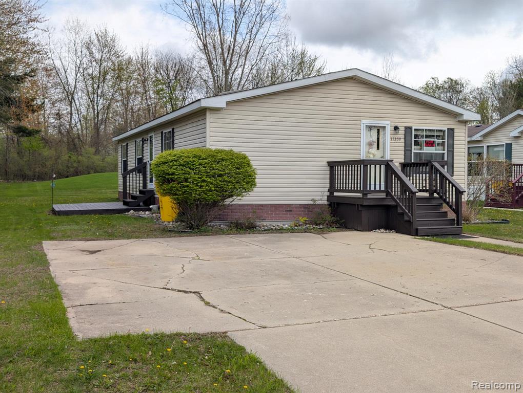 11359 Lake Drive, Fenton, MI 48430 — front exterior