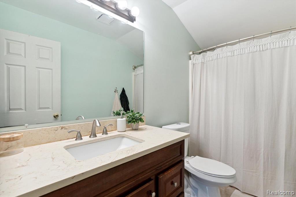 5231 COUNTRY WOOD Lane, Grand Blanc, MI 48439 — Photo 25