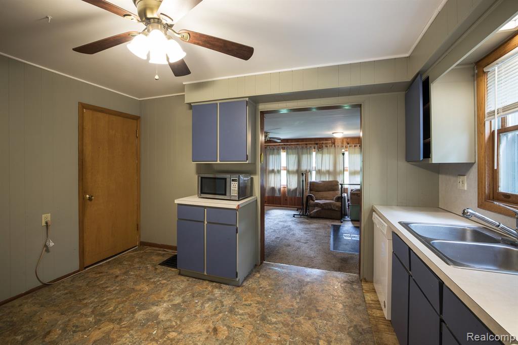 610 S CLINTON Street, Stockbridge, MI 49285 — Photo 4