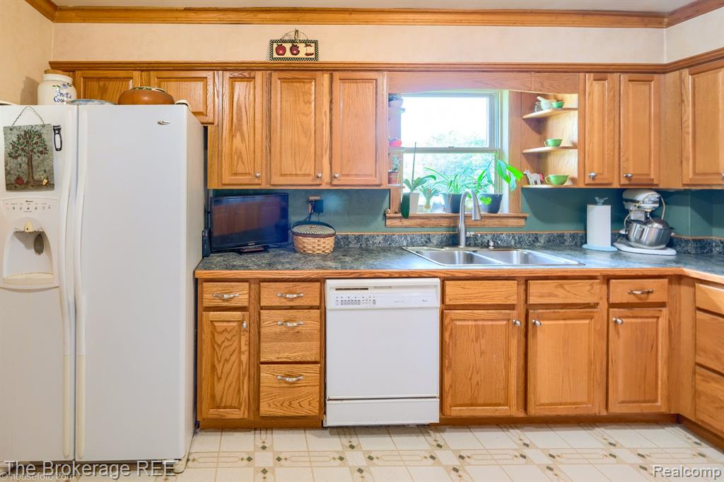 8439 Burpee Road, Grand Blanc, MI 48439 — Photo 11