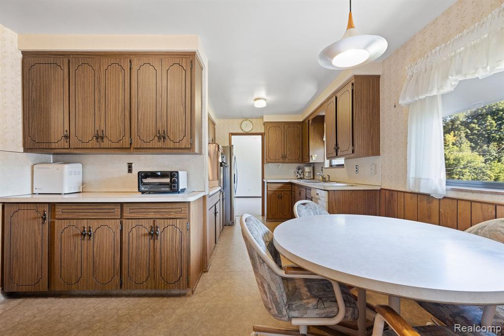 6248 LIVERNOIS Road, Troy, MI 48098 — Photo 16