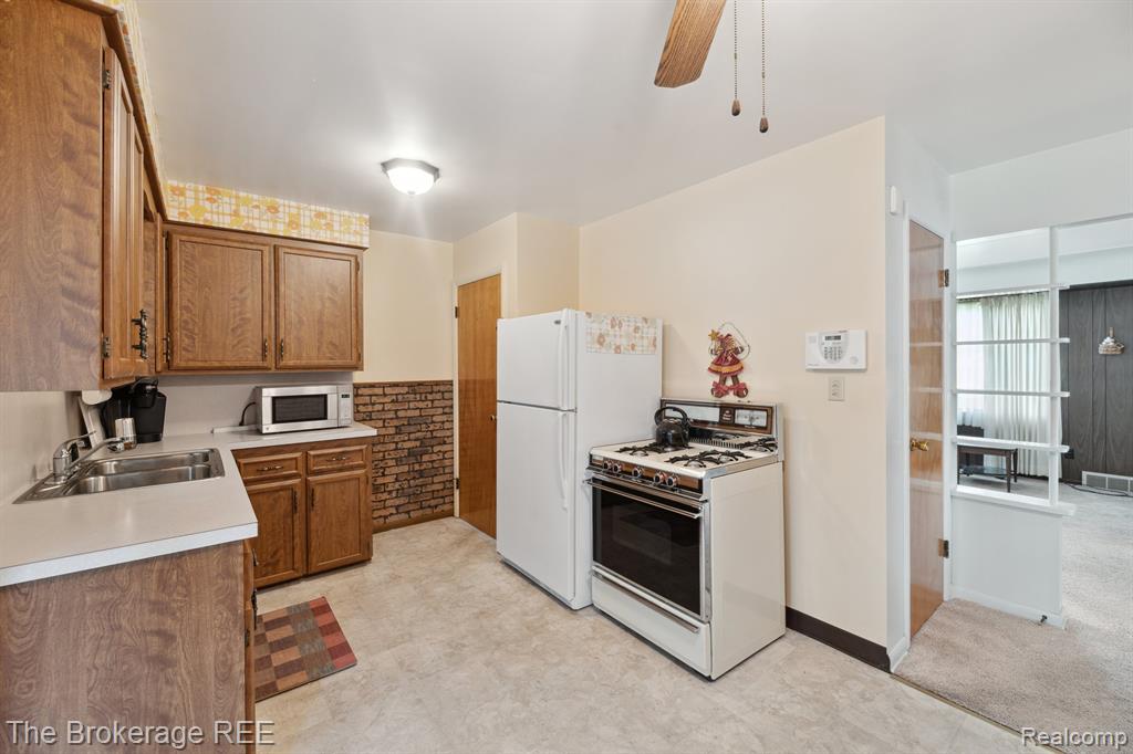 812 E Atherton Road, Flint, MI 48507 — Photo 10