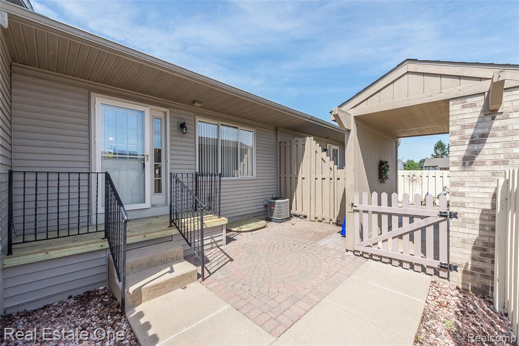 61726 VALLEY FORGE, South Lyon, MI 48178 — Photo 3