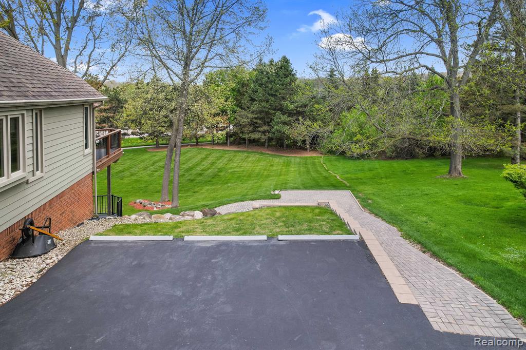 8261 STAGHORN Trail, Clarkston, MI 48348 — Photo 6