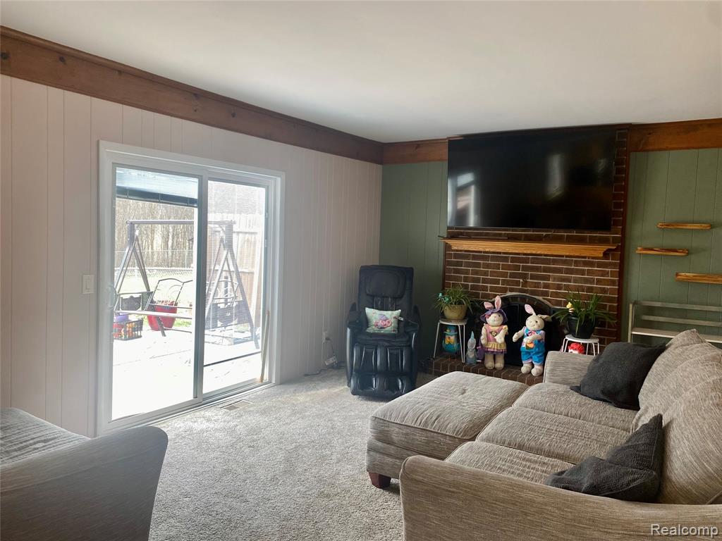 24816 Pamela Street, Flat Rock, MI 48134 — Photo 14