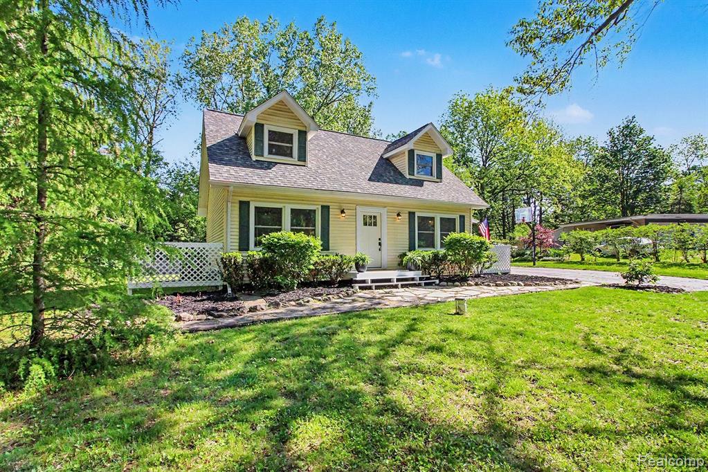5070 W Harvard Avenue, Clarkston, MI 48348 — Photo 2