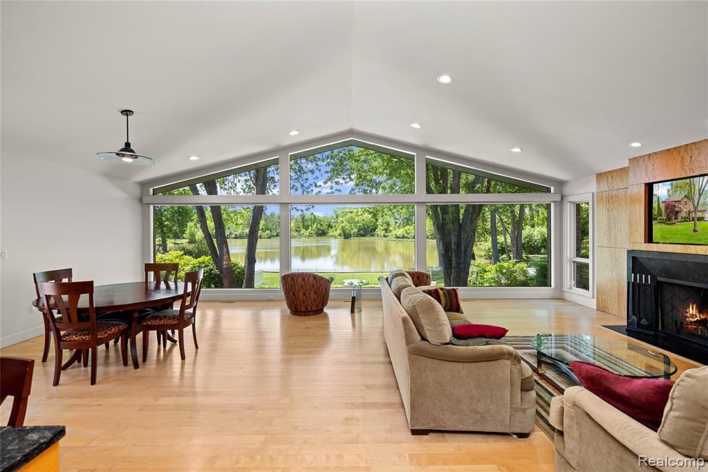 4700 S Valleyview Road, West Bloomfield, MI 48323 — Photo 10