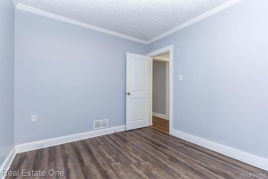 12568 Wilshire Drive, Detroit, MI 48213 — Photo 16