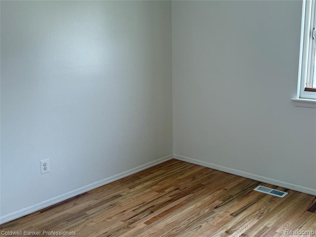 8689 Sterling street, Center Line, MI 48015 — Photo 9