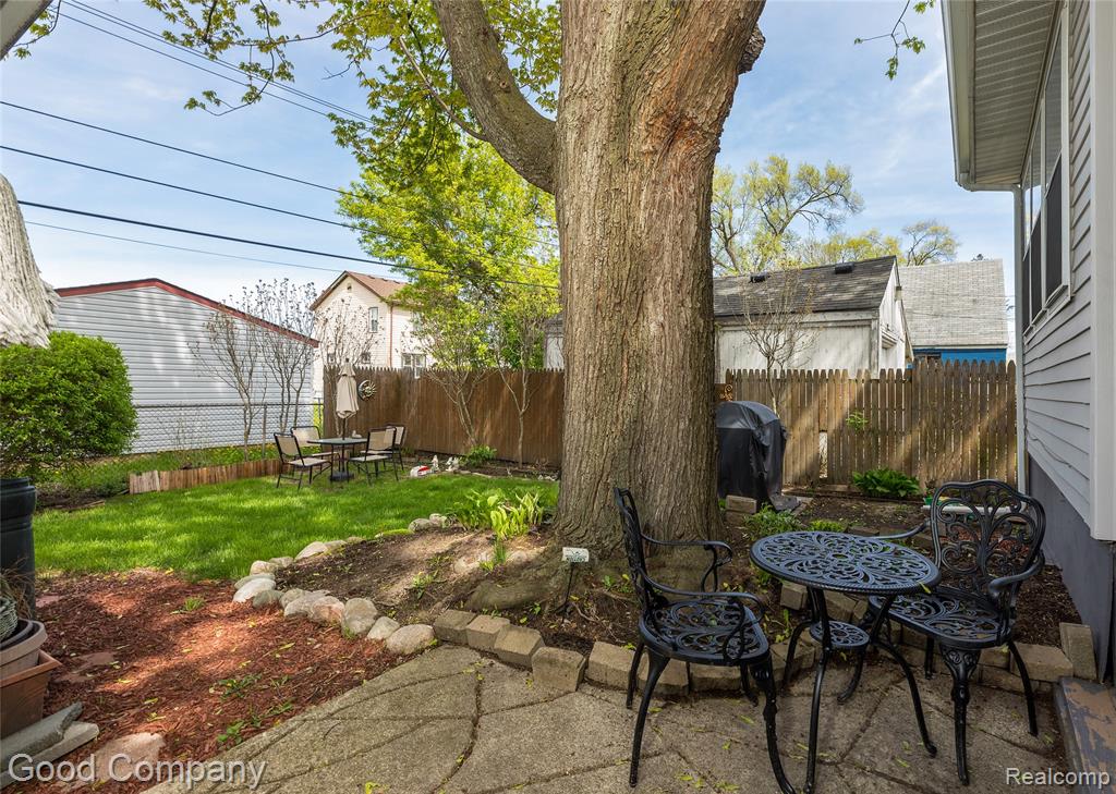 559 E Harry Avenue, Hazel Park, MI 48030 — Photo 29