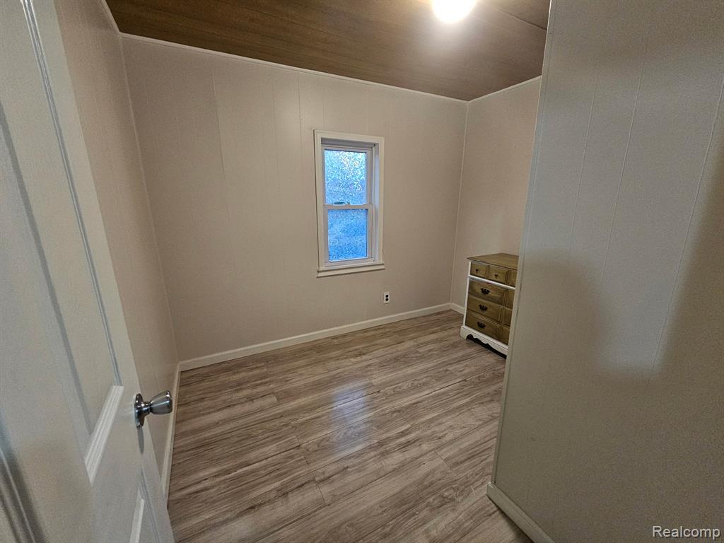1097 W Buder Avenue, Flint, MI 48507 — Photo 11