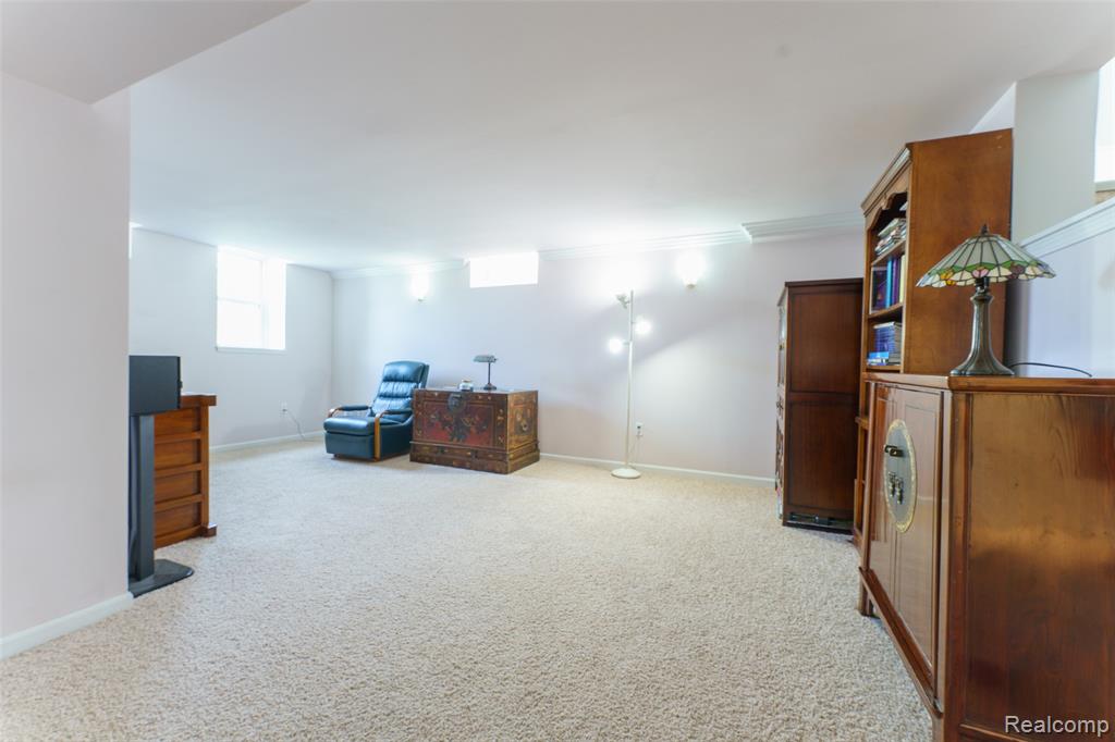 860 Friar Drive, Milford, MI 48381 — Photo 13