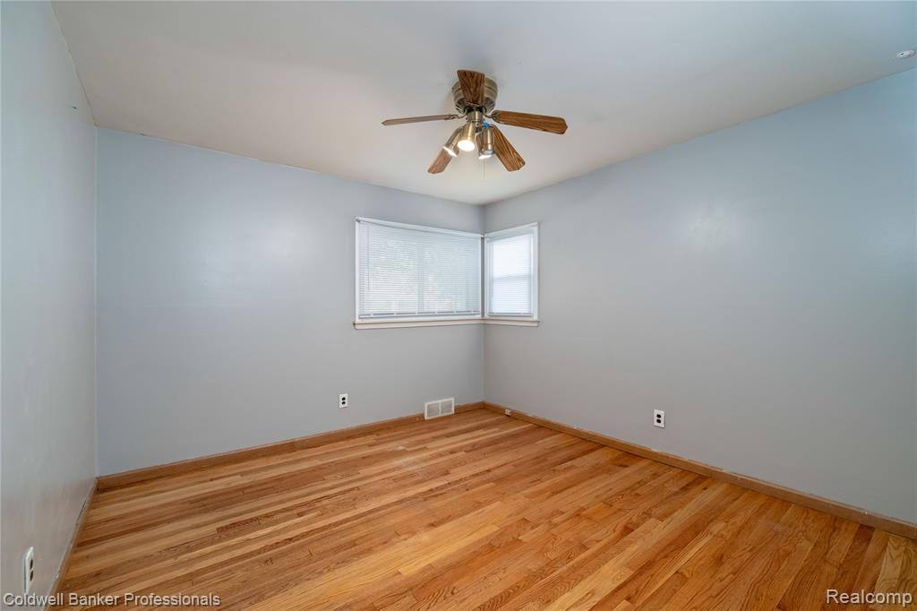 9388 Salem, Redford, MI 48239 — Photo 8