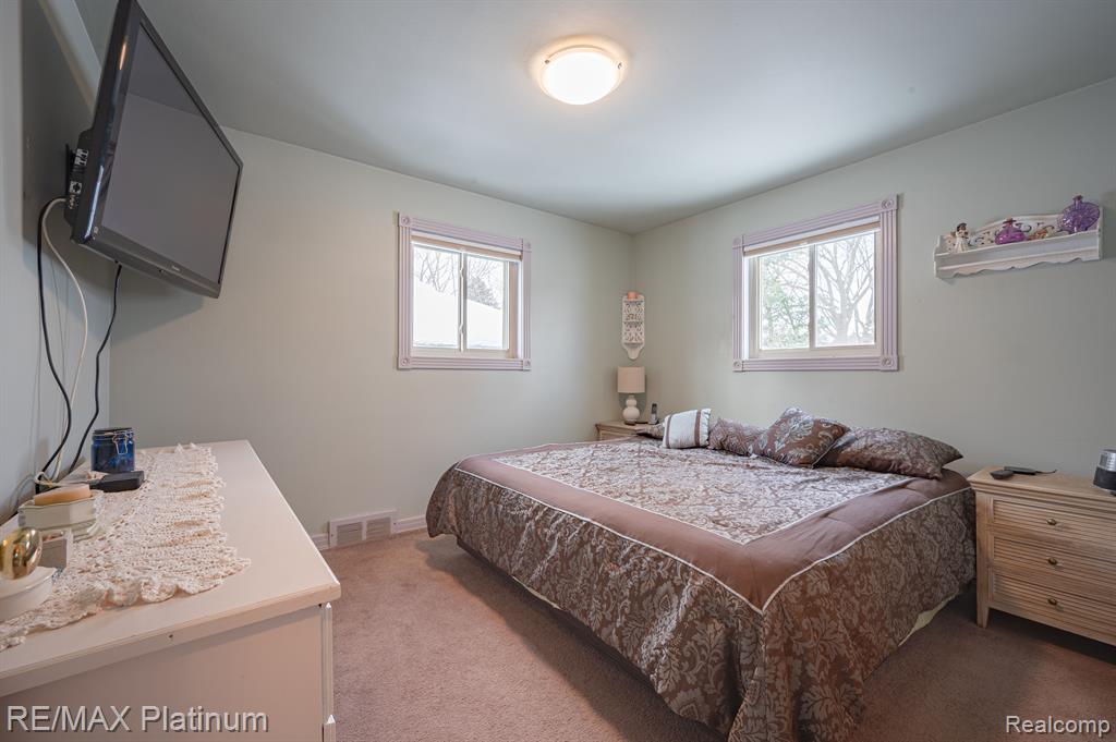 710 MANORDALE Court, Milford, MI 48381 — Photo 26