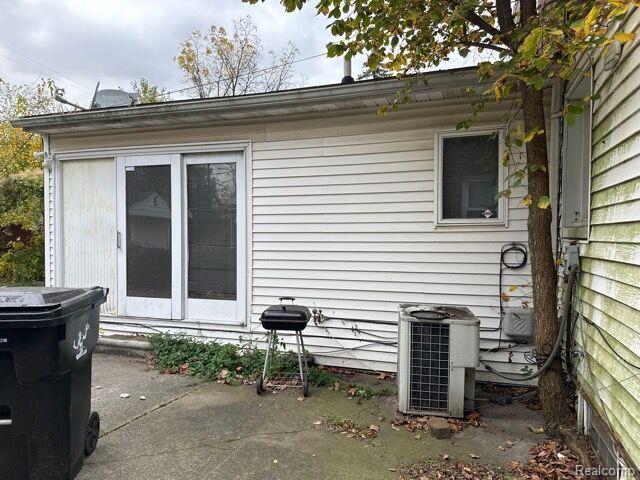 15865 COLLINGHAM Drive, Detroit, MI 48205 — Photo 3