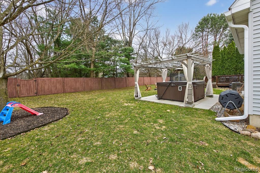 2454 Calvin Court, Pinckney, MI 48169 — Photo 40