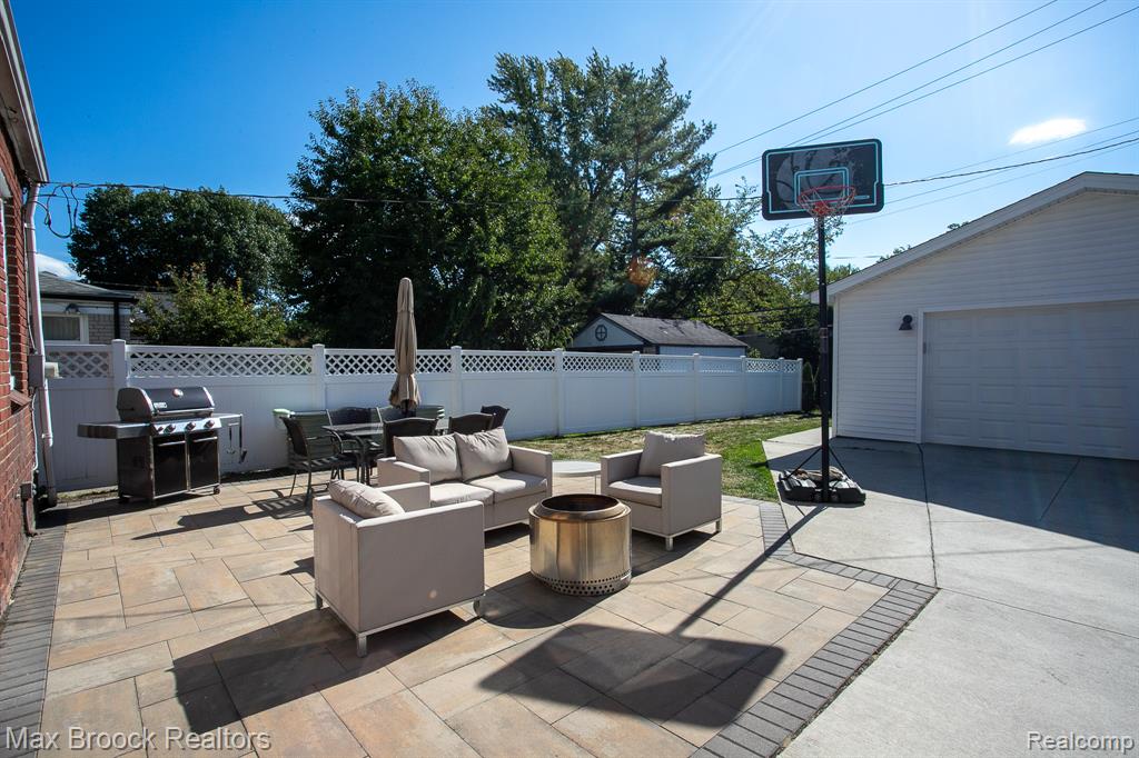 13353 Sherwood Drive, Huntington Woods, MI — Photo 55