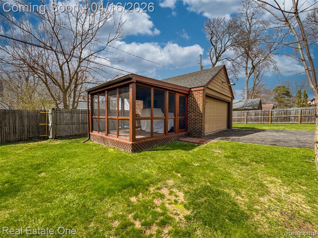 486 W Iroquois Road, Pontiac, MI 48341 — Photo 47