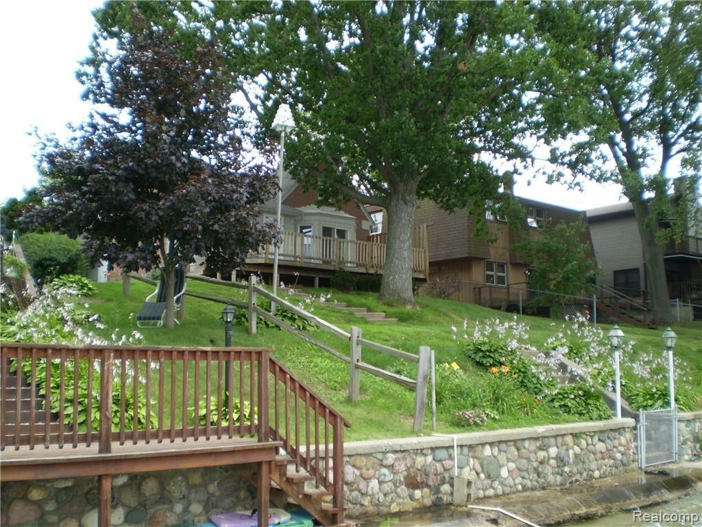 2913 LANSDOWNE Road, Waterford, MI